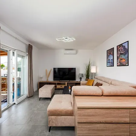 Len Mar Zadarvillas *