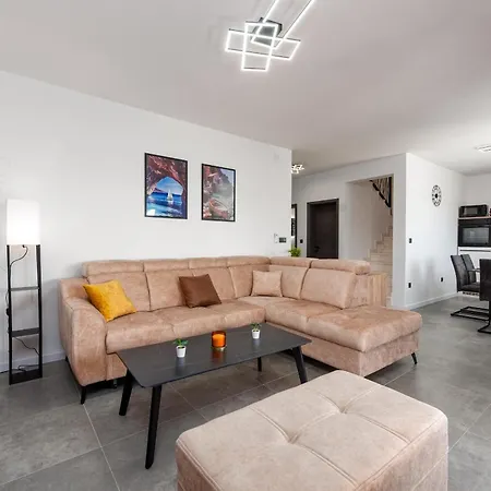 Len Mar Zadarvillas *